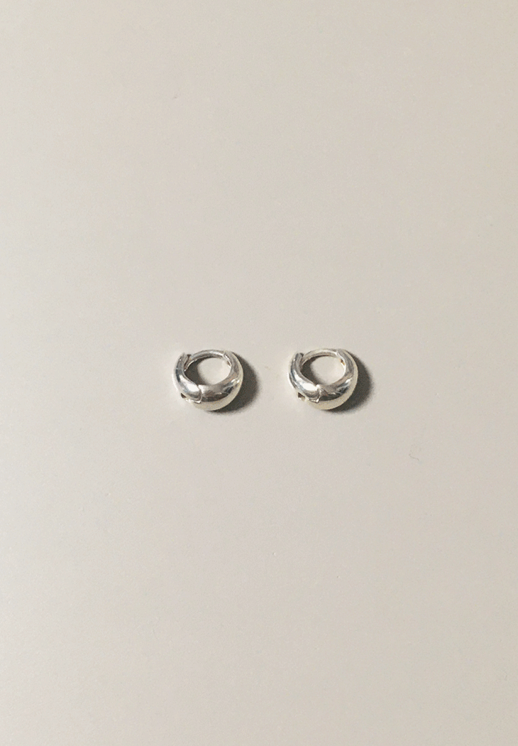 mini point earrings